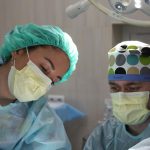 Guide on Flossing Dentures – Does Your Dentist Do More Than That?